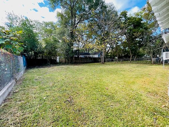3rd image of 122 Southend Blvd