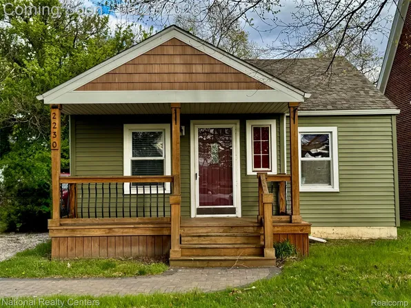 2230 Montroyal Ave, Waterford, MI 48328