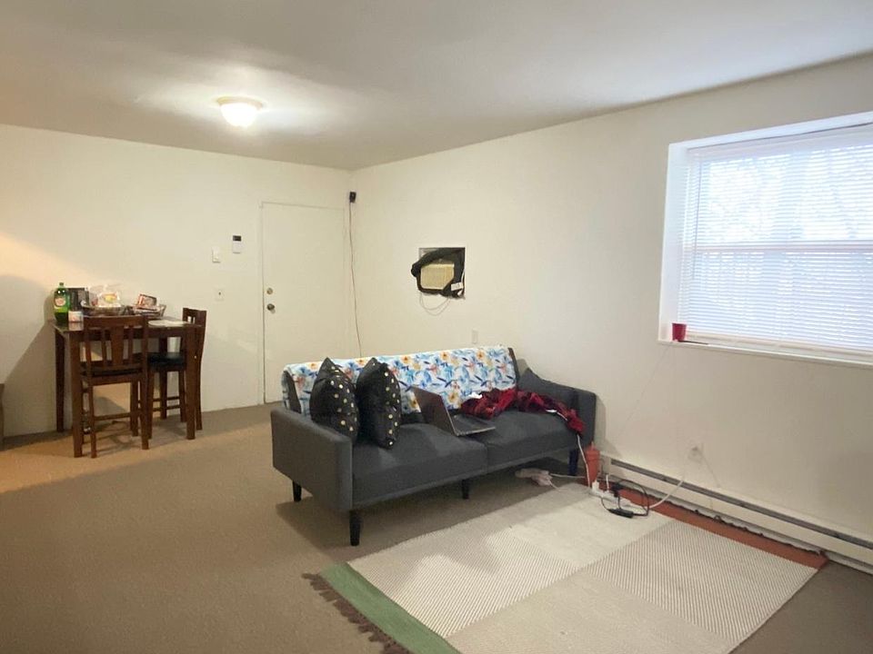1st image of 55 Fieldstone Dr Floor 1
