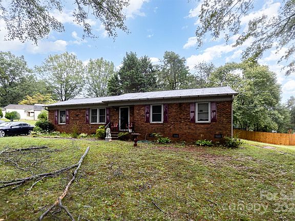 5th image of 1707 Northwoods Dr