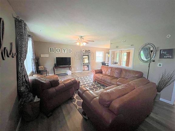 3rd image of 1605 W 2nd St