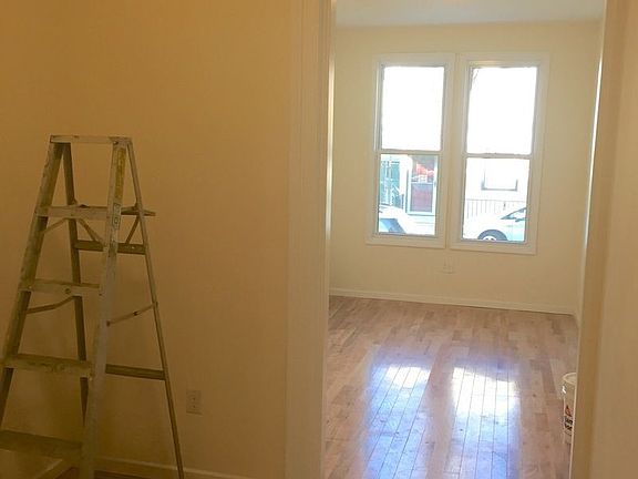 4th image of 47 Jewel St APT 1R