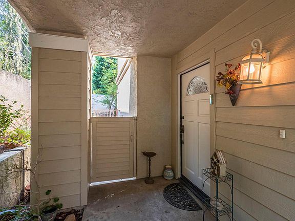 3rd image of 806 Sunstone St