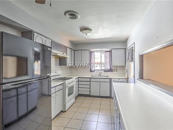 3rd image of 1908 Fontana Ave