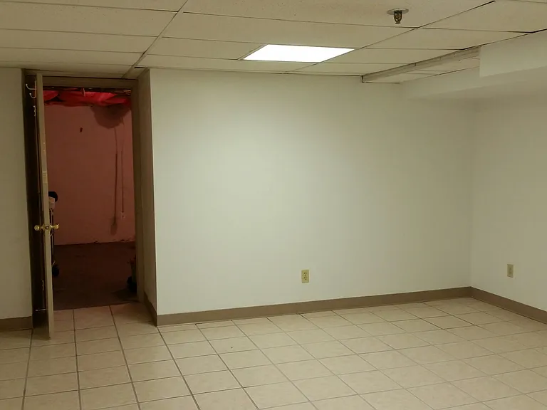 112 E 5th Streetlower Level — Photo 9