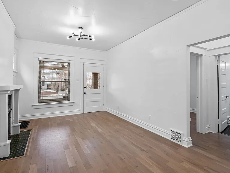 569 S Pearl St — Photo 3