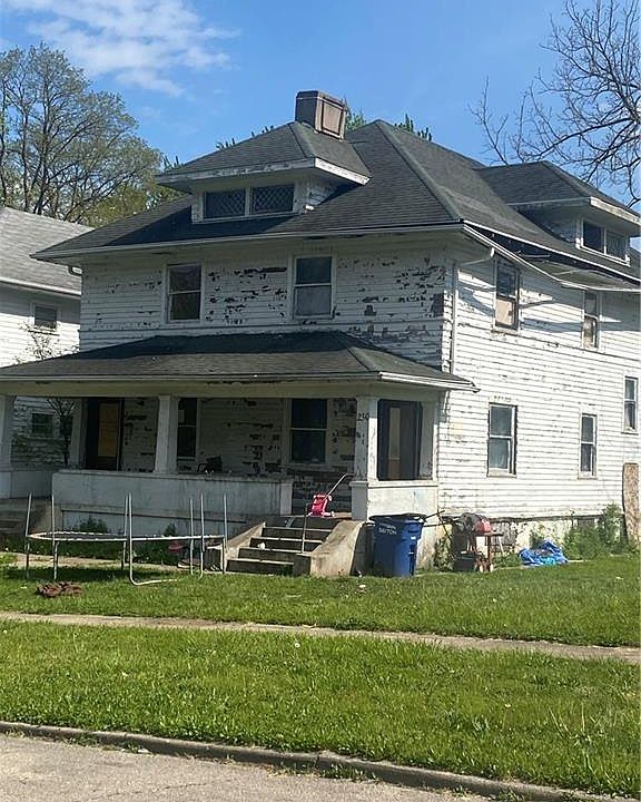 2nd image of 228 Oxford Ave