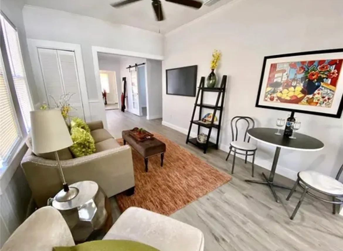 1 bed, 250 sqft, $1,300 — Photo 4