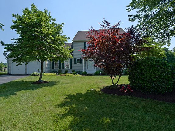 3rd image of 211 E Bradford Ct