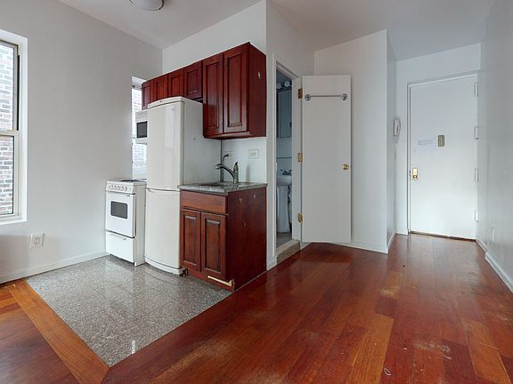 3rd image of 520 E 11th St APT 8