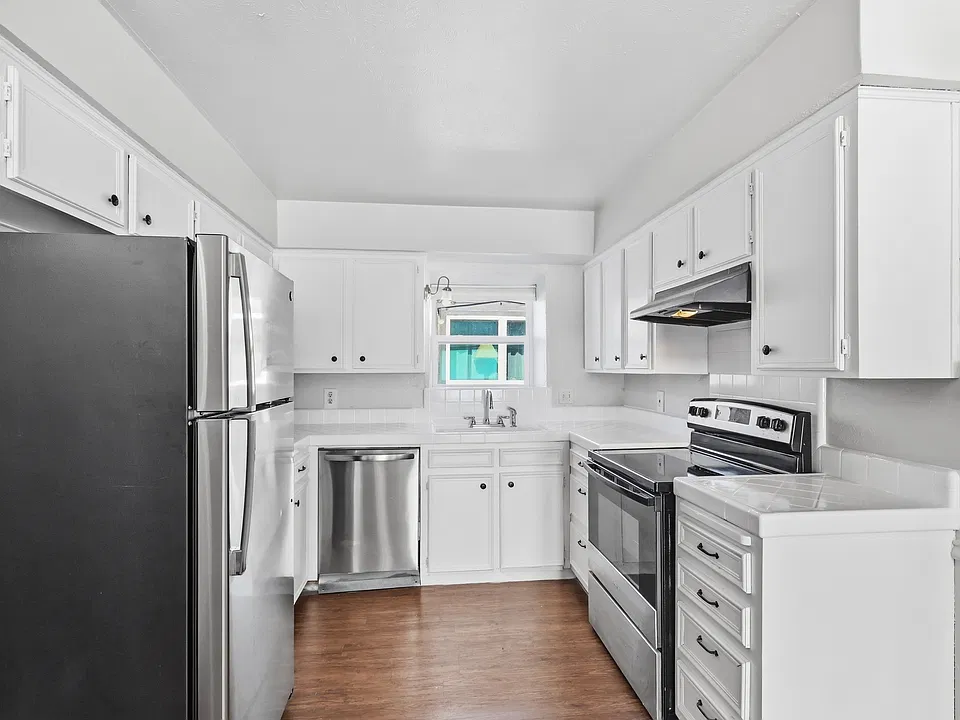 225 Bryan St