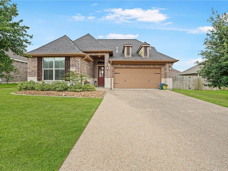 2711 Talsworth Dr — Photo 1