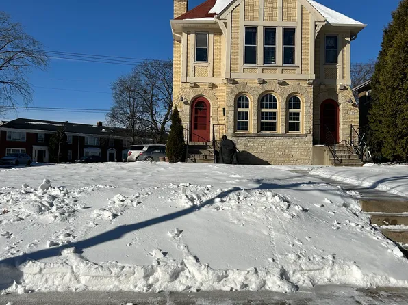 4101 N Woodburn St, Shorewood, WI 53211