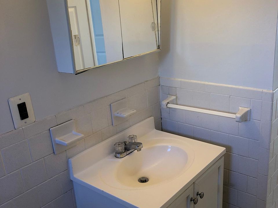 1st image of 127 Trenton St APT 1