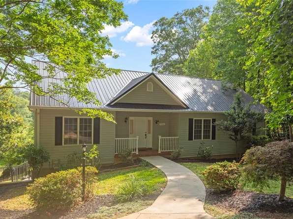 204 Lakeside Dr, Walhalla, SC 29691