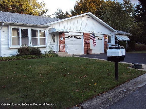 3rd image of 26 Moccasin Dr #A