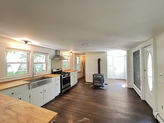 5th image of 10 Pleasant Street