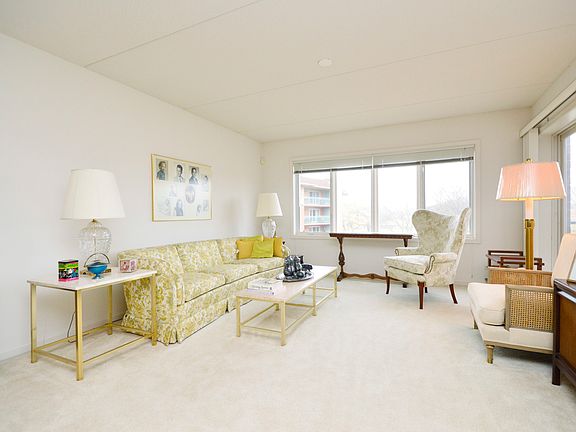4th image of 710 Creekside Dr Unit 406A