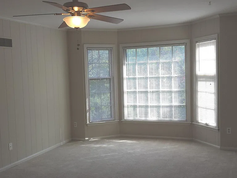 Somerset Apartments — Photo 10