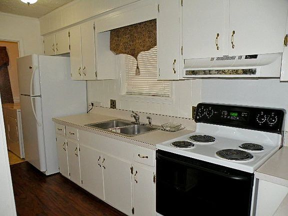 2nd image of 1216 Hornbrook St