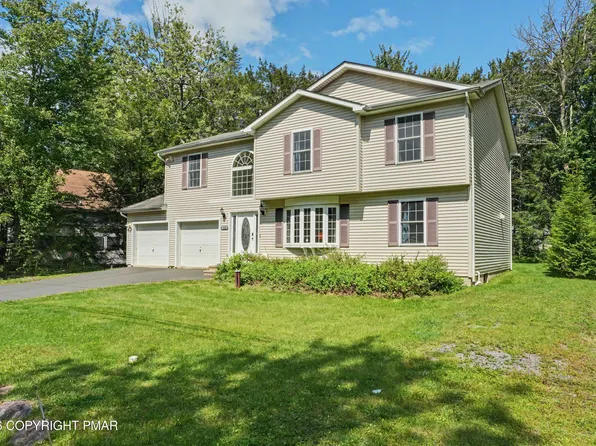 220 Nadine Blvd, Pocono Summit, PA 18346