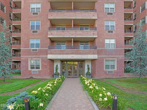 20 Church St APT B62, Greenwich, CT 06830