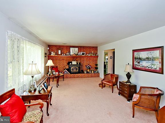 3rd image of 11220 Oakwood Dr