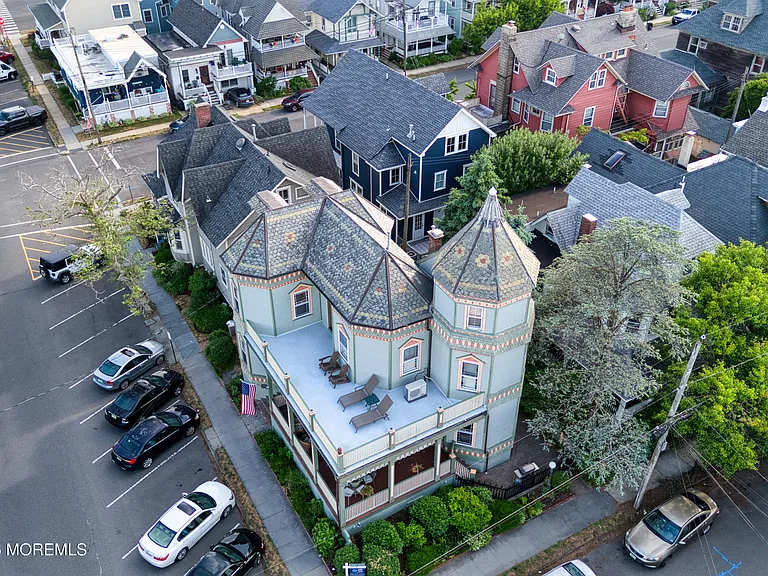 44 Webb Ave — Photo 2