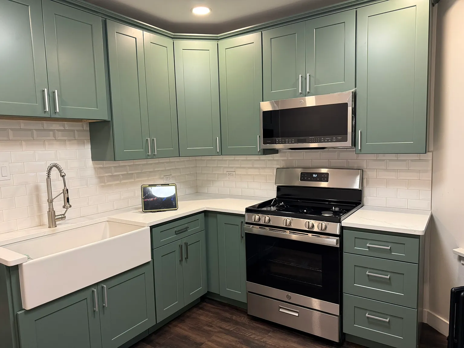 2 bed, 990 sqft, $1,695 — Photo 1