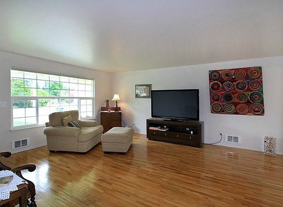 4th image of 5614 172nd St SW