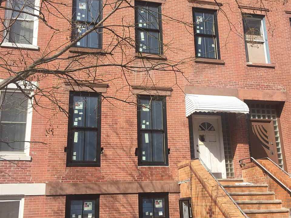 2nd image of 324 Hudson St