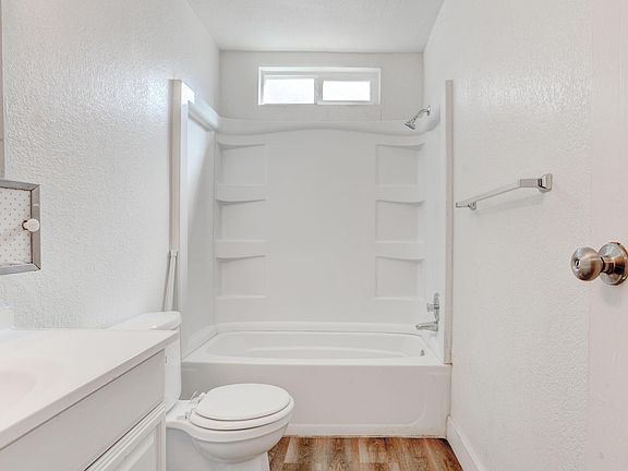 3rd image of 4380 Twin View Cir APT 1