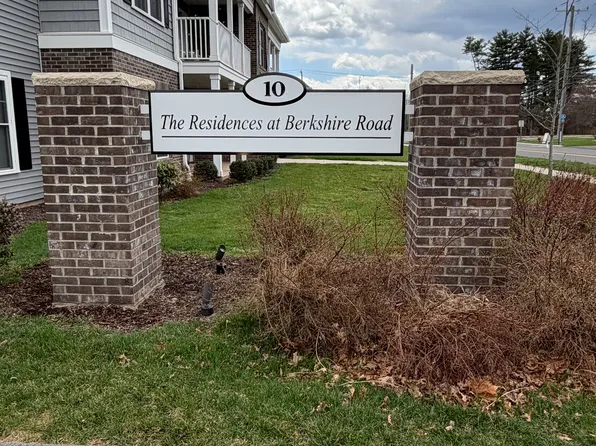 The Residences at Berkshire Road, 10 Berkshire Rd #D934a3e28, West Hartford, CT 06110