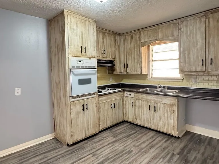 3270 Christopher St — Photo 9