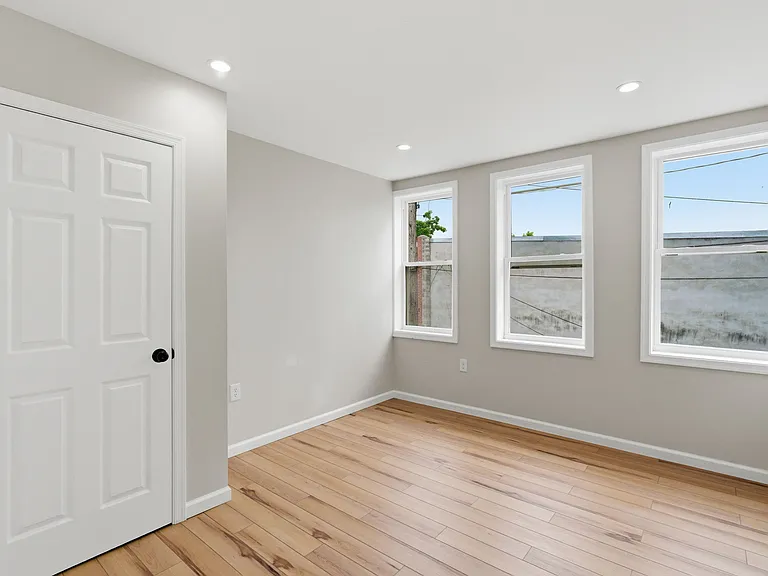2427 Ashland Ave — Photo 16