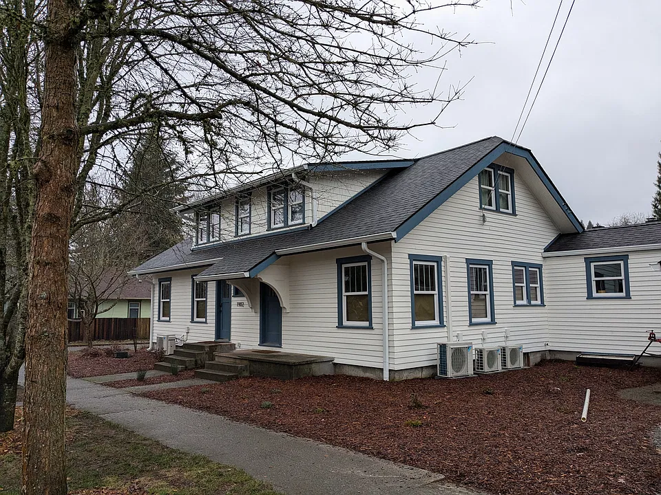 1902 Franklin St SE #201