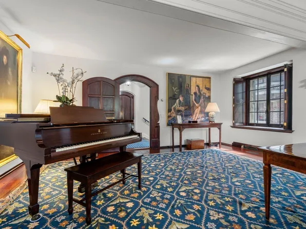 1 W Hill Pl, Boston, MA 02114