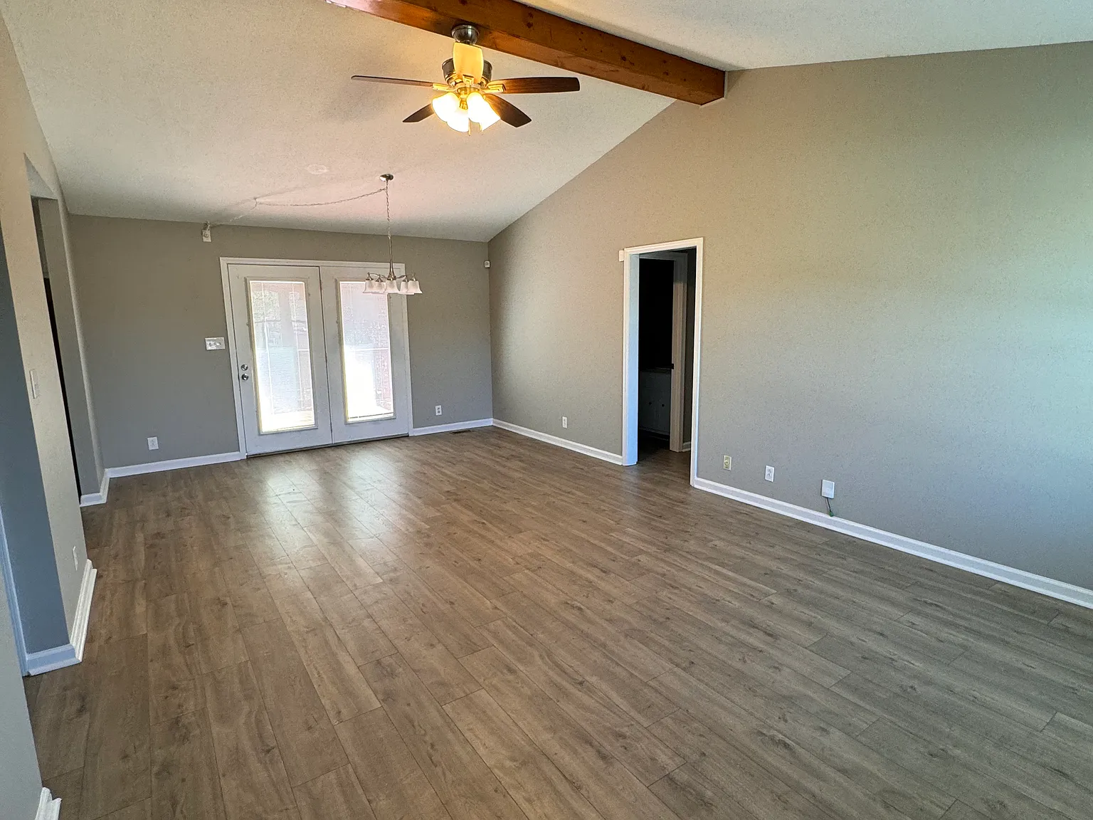 1508 Sunshine Dr — Photo 3