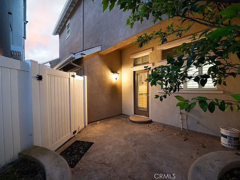 30 Burlingame — Photo 17