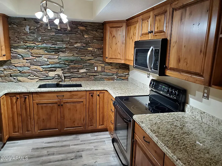 9100 E Winchcomb Dr — Photo 3