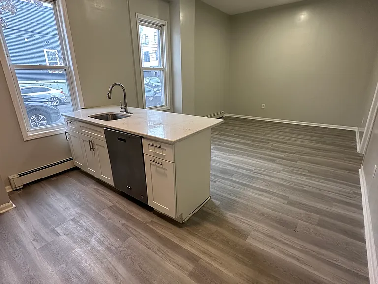 218 Bowers St #1F — Photo 3