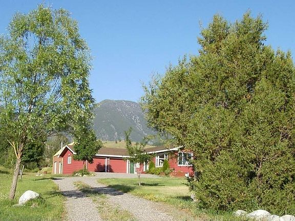 Approach to the house.