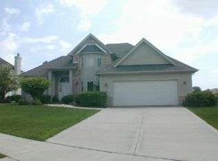 2527 Adamsway Dr, Aurora, IL 60502