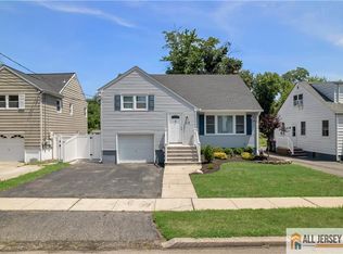 212 Freeman St, Woodbridge, NJ 07095