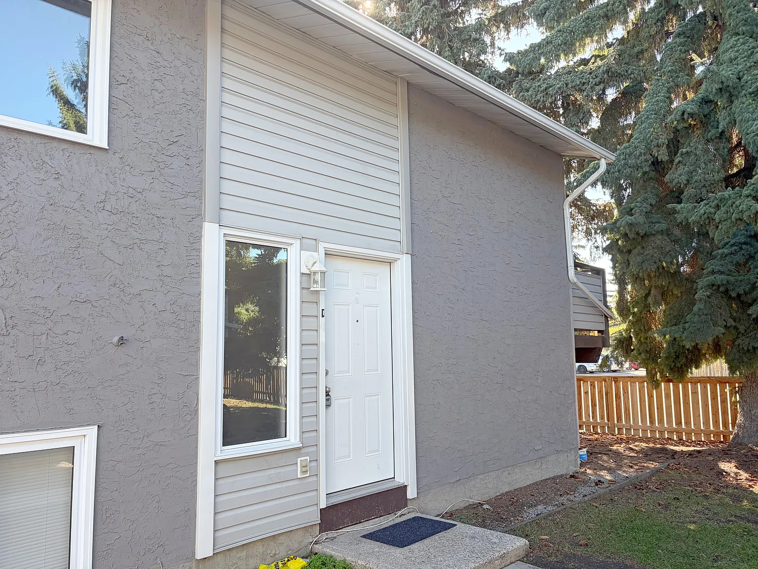 Large 3 Bedroom Fourplex - Rivertown Okotoks — Photo 2
