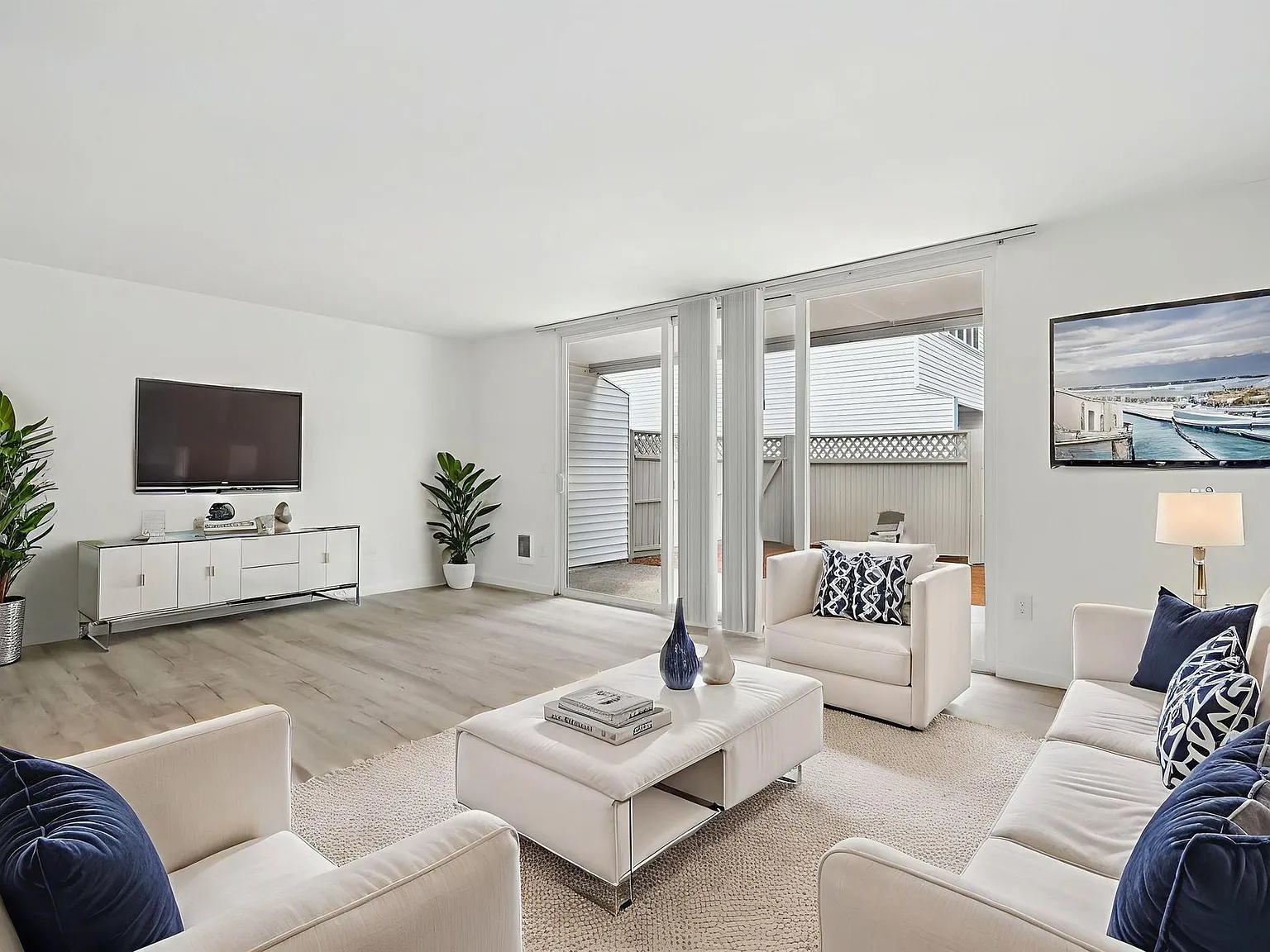 Images Columbia Apartments — Photo 1