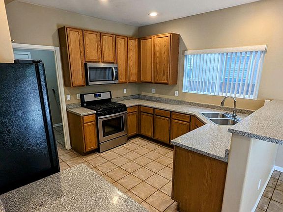 5th image of 1085 W Sea Urchin St