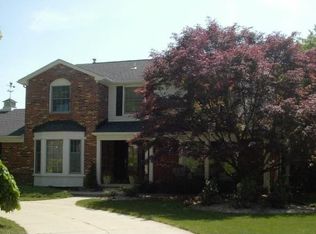 22456 Vacri Ln, Farmington Hills, MI 48335