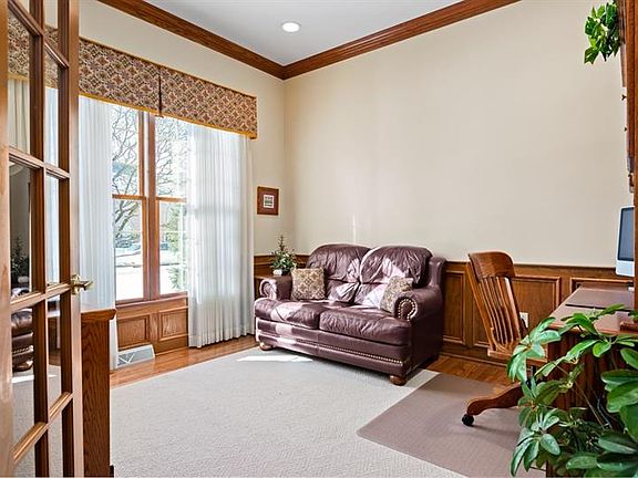 5th image of 607 Redwood Ct