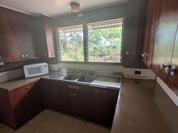 3rd image of 2379 Kilauea Ave